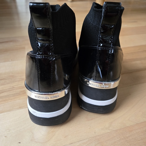 Michael Kors Skylar Black Knit Women's Slip On Sneakers 9.5 - Picture 2 of 5